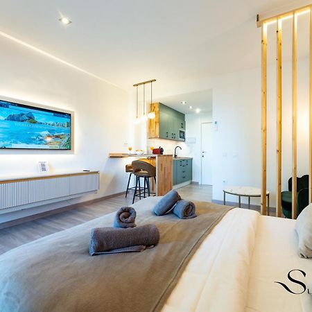 Seaview Beachfront Studio With Aqua Park & Balcony Benalmádena Exterior photo