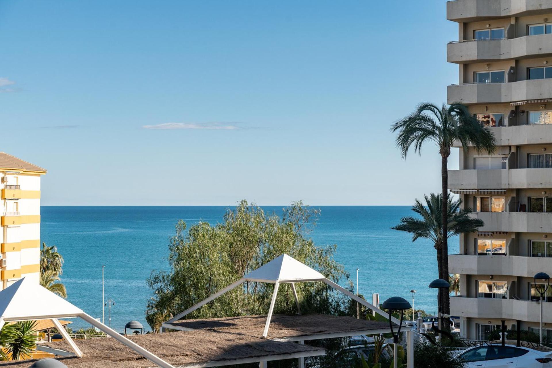 Seaview Beachfront Studio With Aqua Park & Balcony Benalmádena Exterior photo