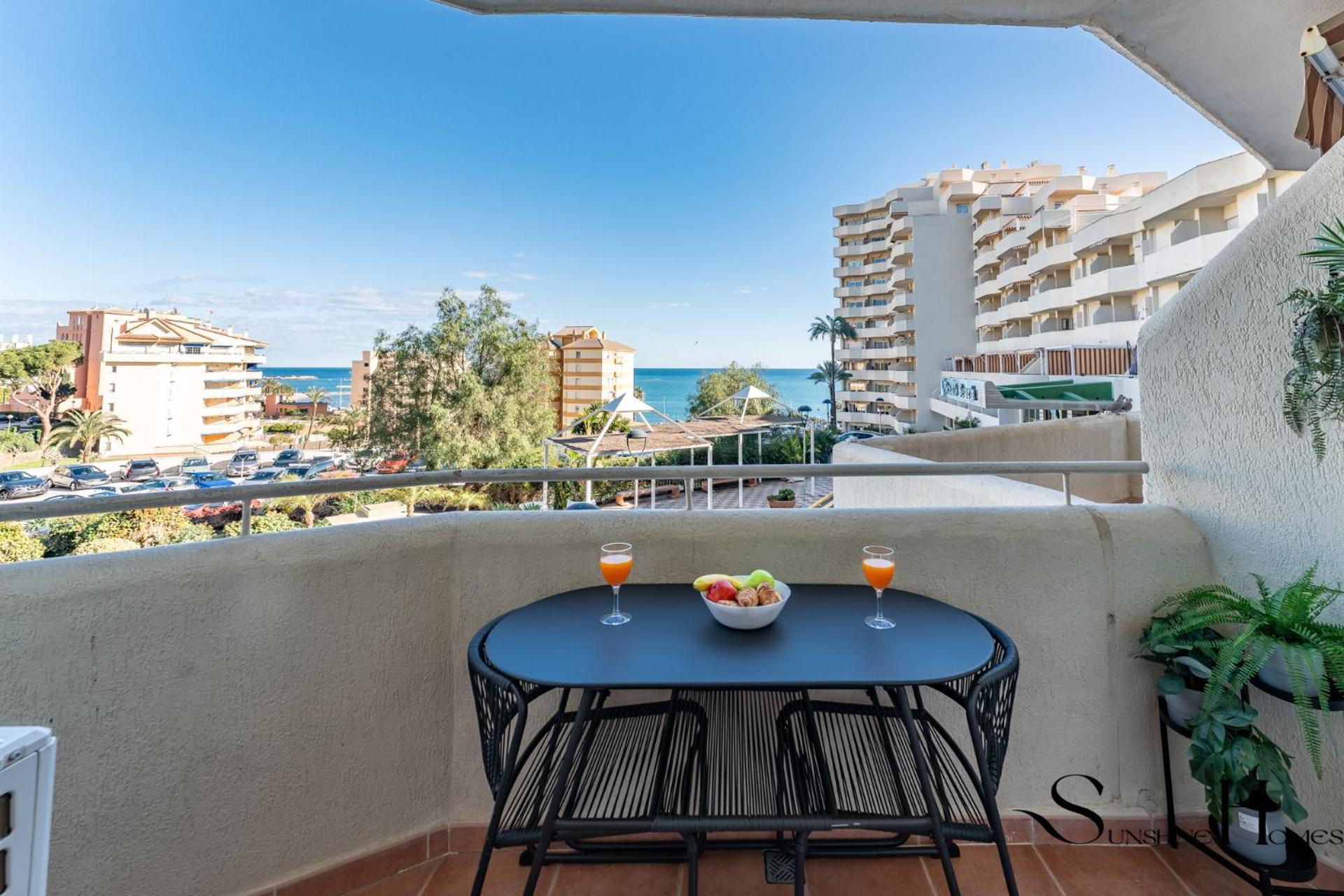 Seaview Beachfront Studio With Aqua Park & Balcony Benalmádena Exterior photo