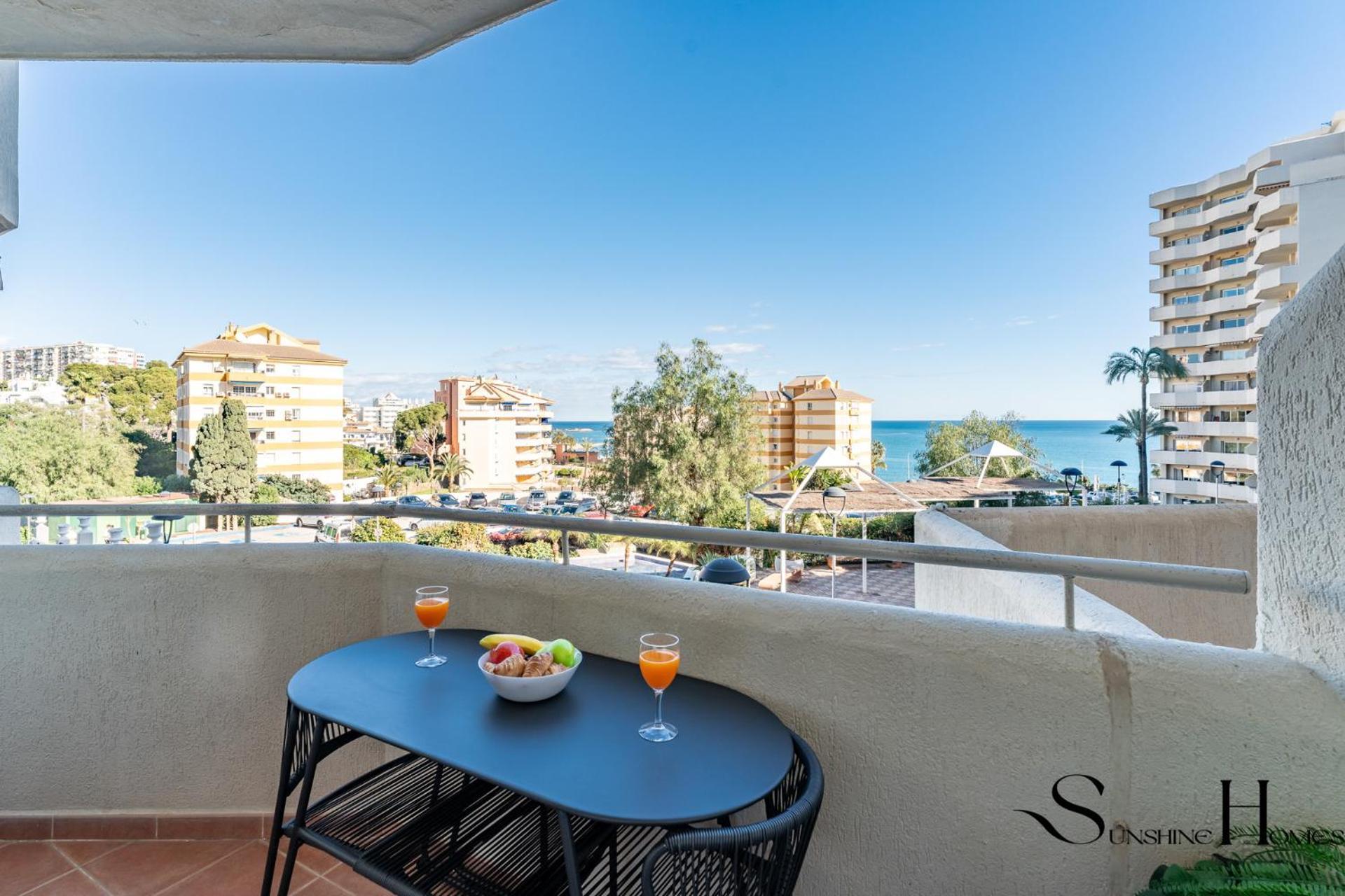 Seaview Beachfront Studio With Aqua Park & Balcony Benalmádena Exterior photo