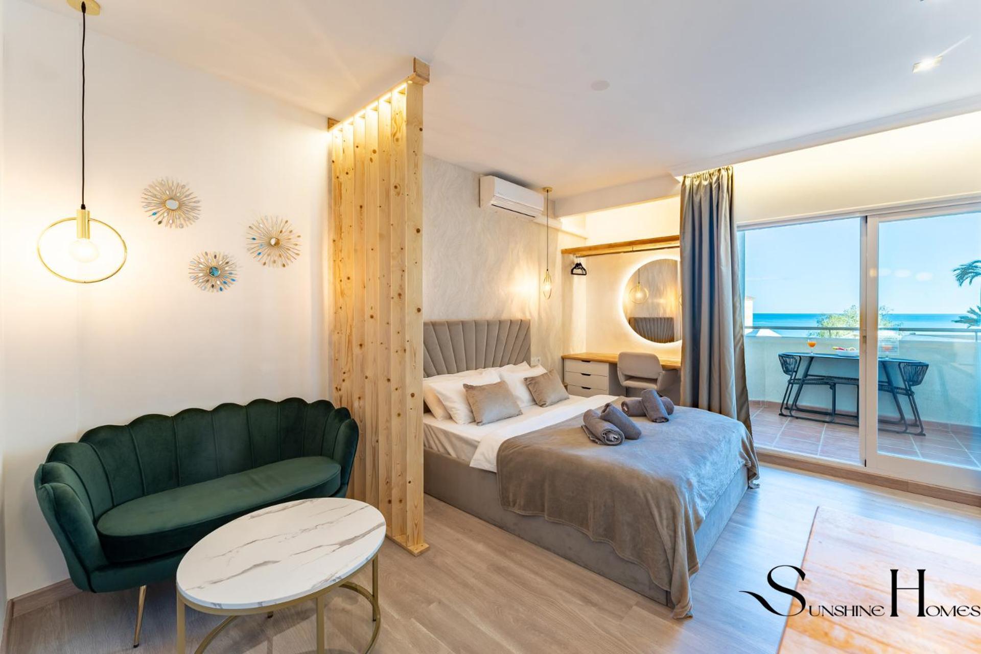 Seaview Beachfront Studio With Aqua Park & Balcony Benalmádena Exterior photo
