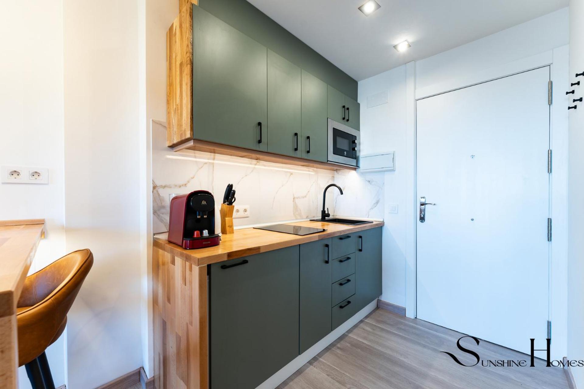 Seaview Beachfront Studio With Aqua Park & Balcony Benalmádena Exterior photo